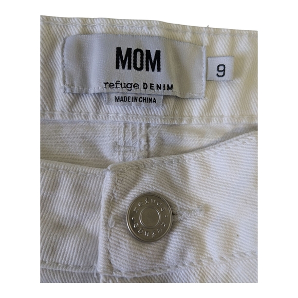 Distressed White Jeans, Size 9 - Picture 4 of 8